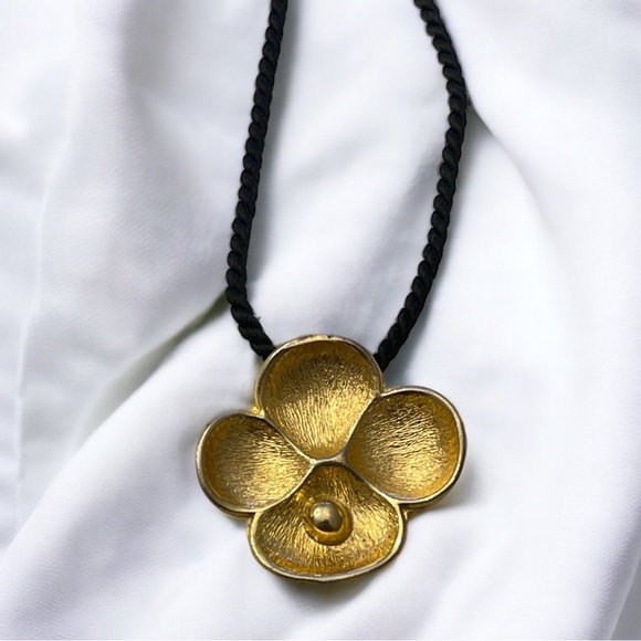 Oscar de la Renta Jewelry - Vintage Oscar de la Renta Floral Pendant Necklace